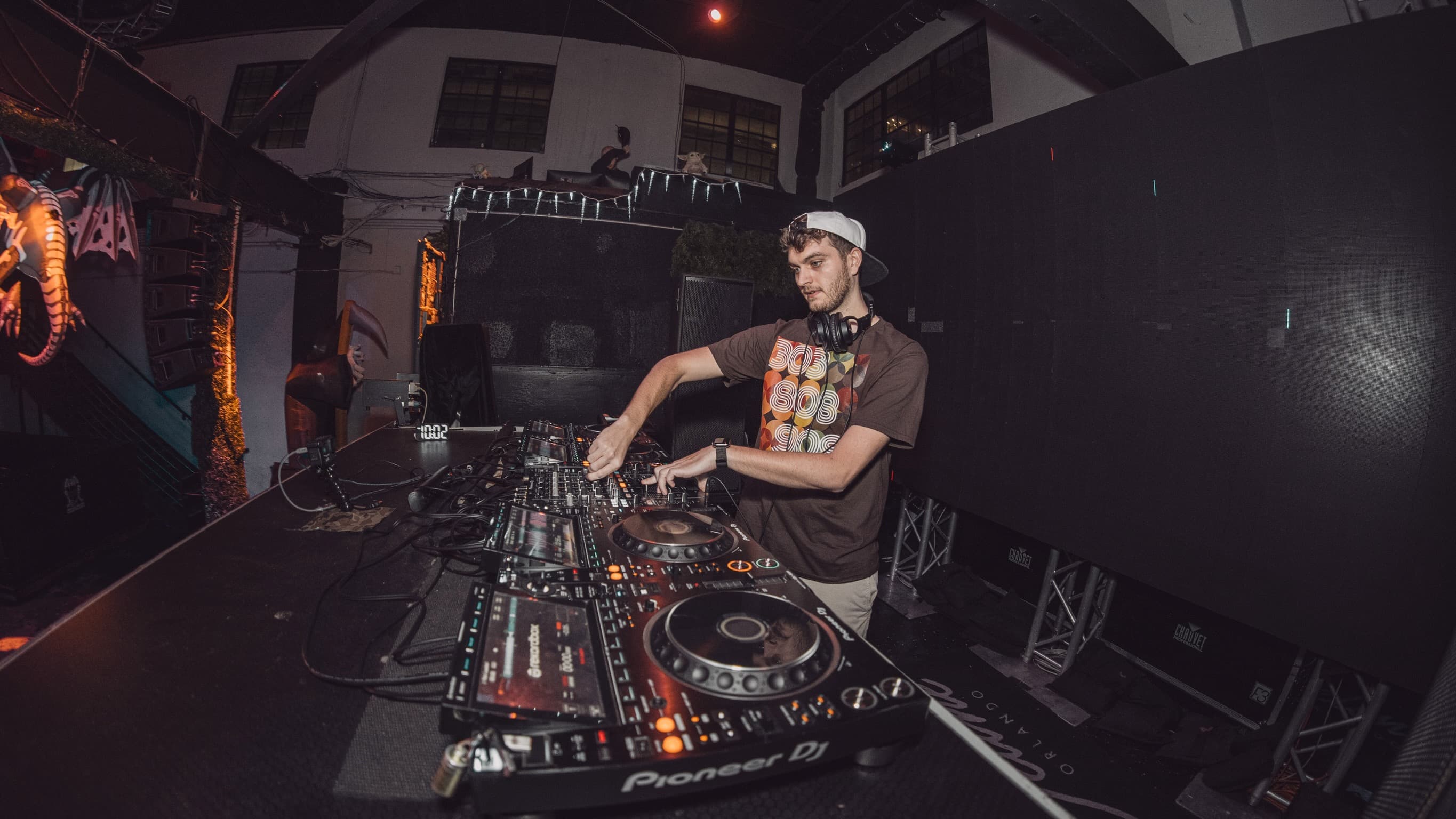 NOVEMBR performing live